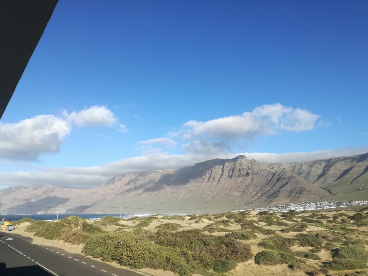 Surfhouse Hostel Famara テギセ エクステリア 写真